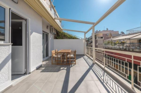 Huge balcony with pergola 200m metro